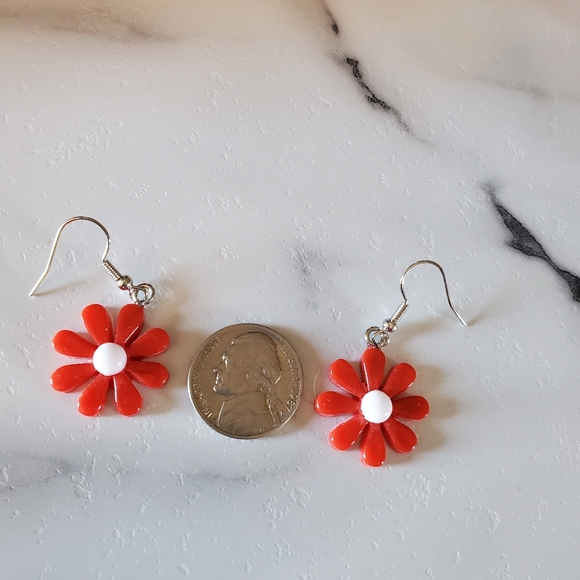 Red Daisy Flower Earrings - Picture 3 of 6